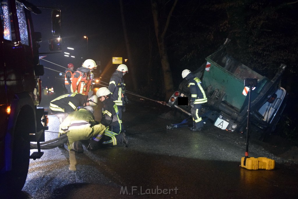 Container LKW umgestuerzt Koeln Brueck Bruecker- Dellbruecker Mauspfad P326.JPG - Miklos Laubert